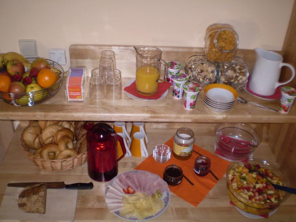 Gaestezimmer Rieder Staatz エクステリア 写真