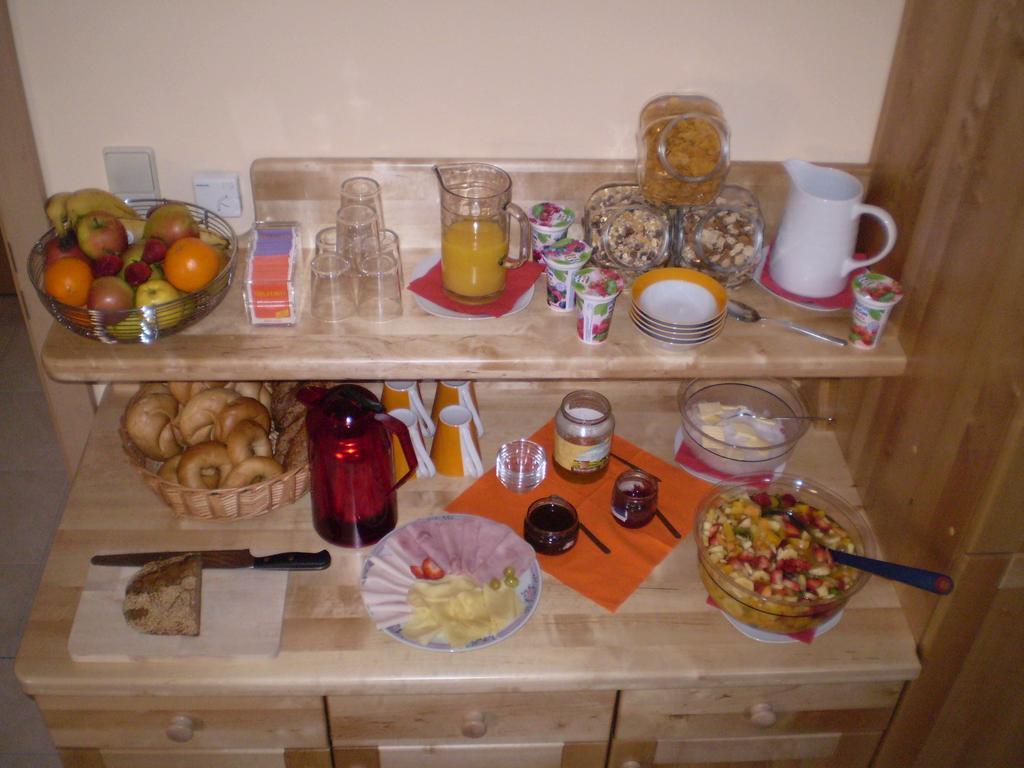 Gaestezimmer Rieder Staatz エクステリア 写真