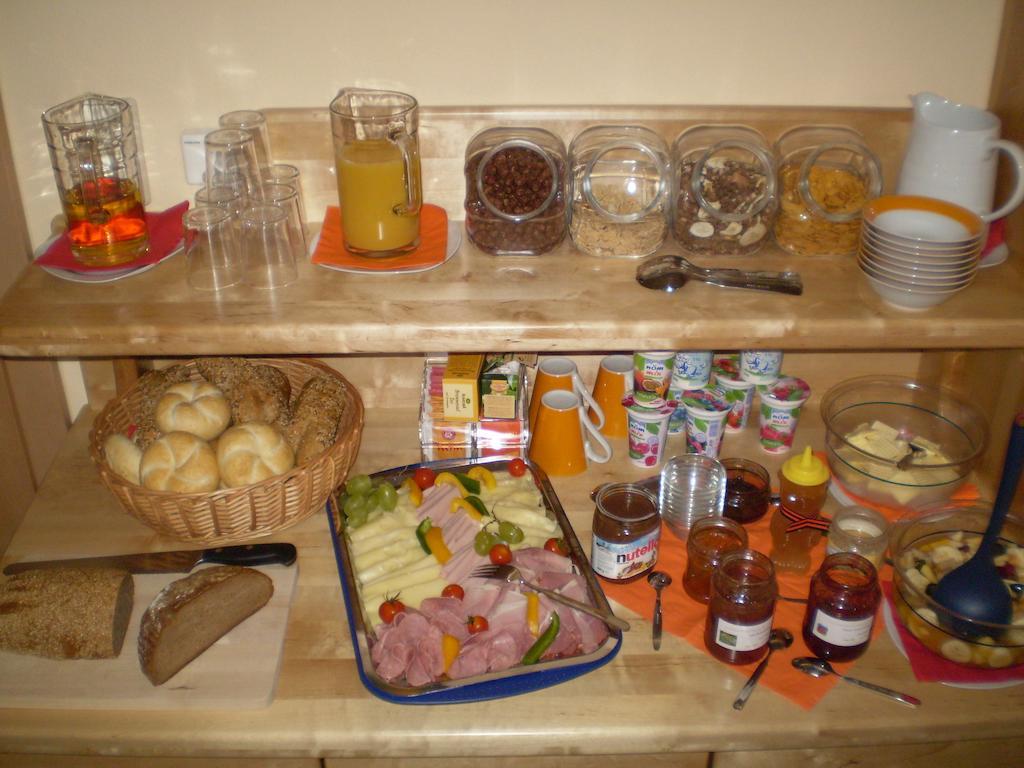 Gaestezimmer Rieder Staatz エクステリア 写真